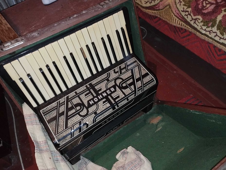 Продам аккордеон hohner verdi 2