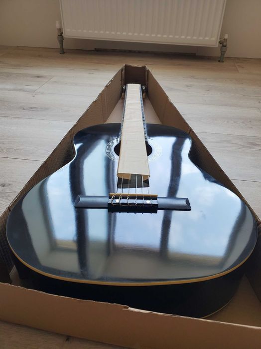 класична гітара чорна глянцева з посиленим грифом нова хромовані колки