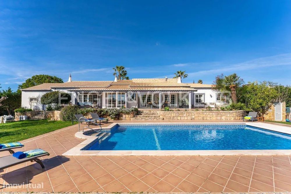 Propriedade elegante  em localização privilegiada no Algarve