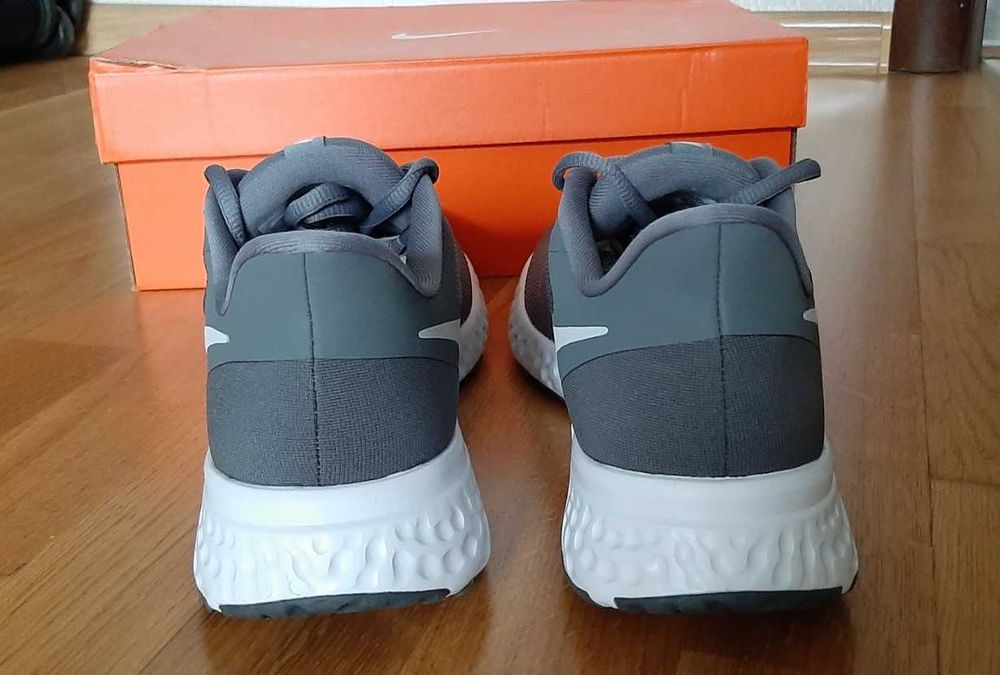 Оригінал! Кросівки Nike Revolution р.40,5