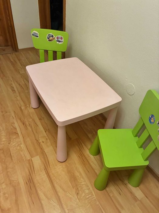 Stolik dziecięcy i dwa krzesła Mammut Ikea