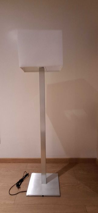 Candeeiro de Pé alto em Alumínio