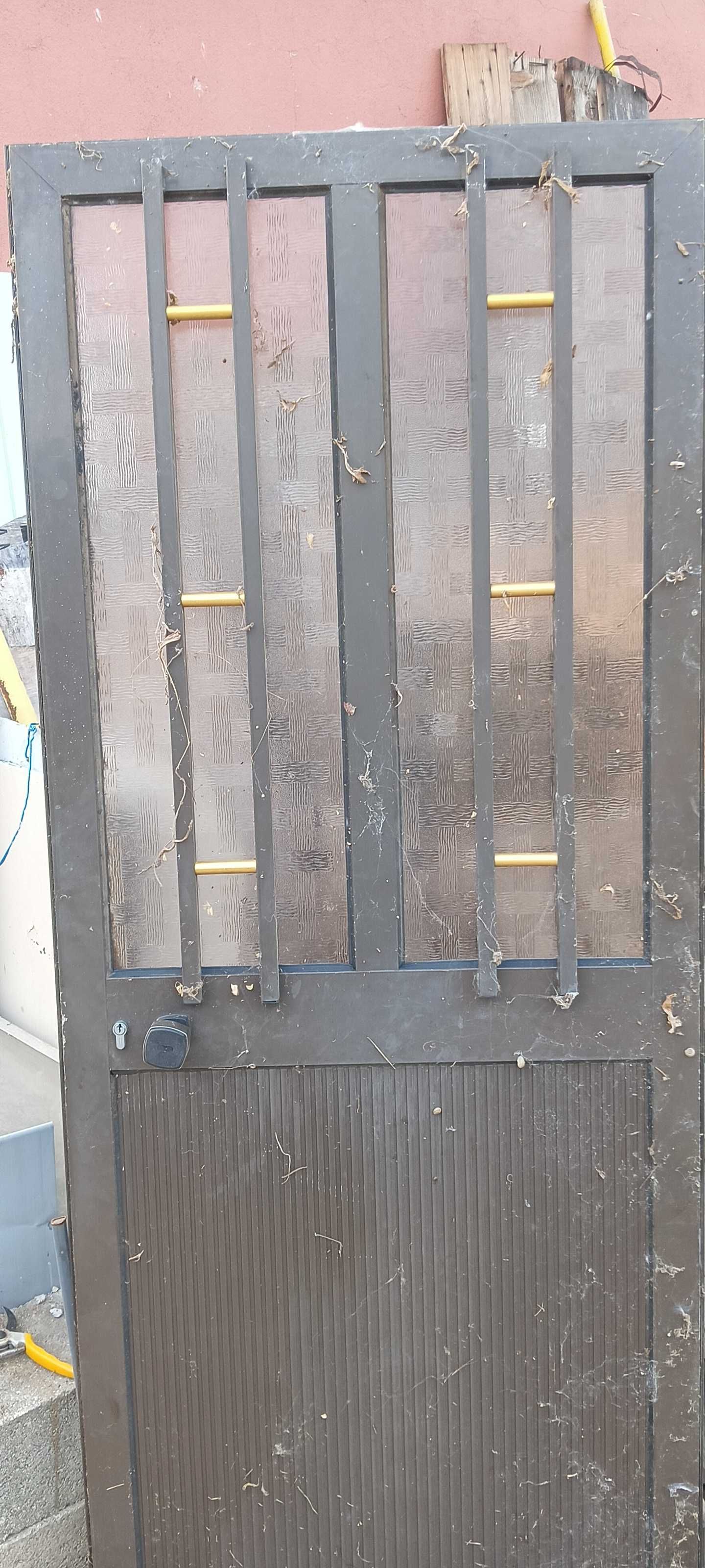 Porta En aluminio