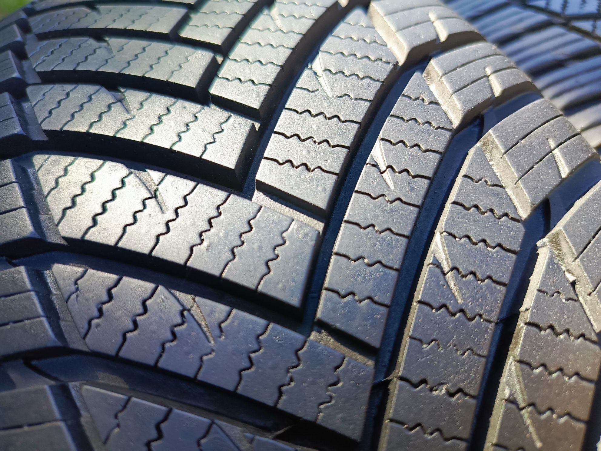 Sprzedam prawie nowe opony 185/60 r15