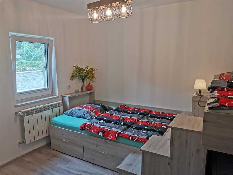 Wolny POKÓJ Noclegi Kęty jacuzzi SAUNA łazienka las natura
