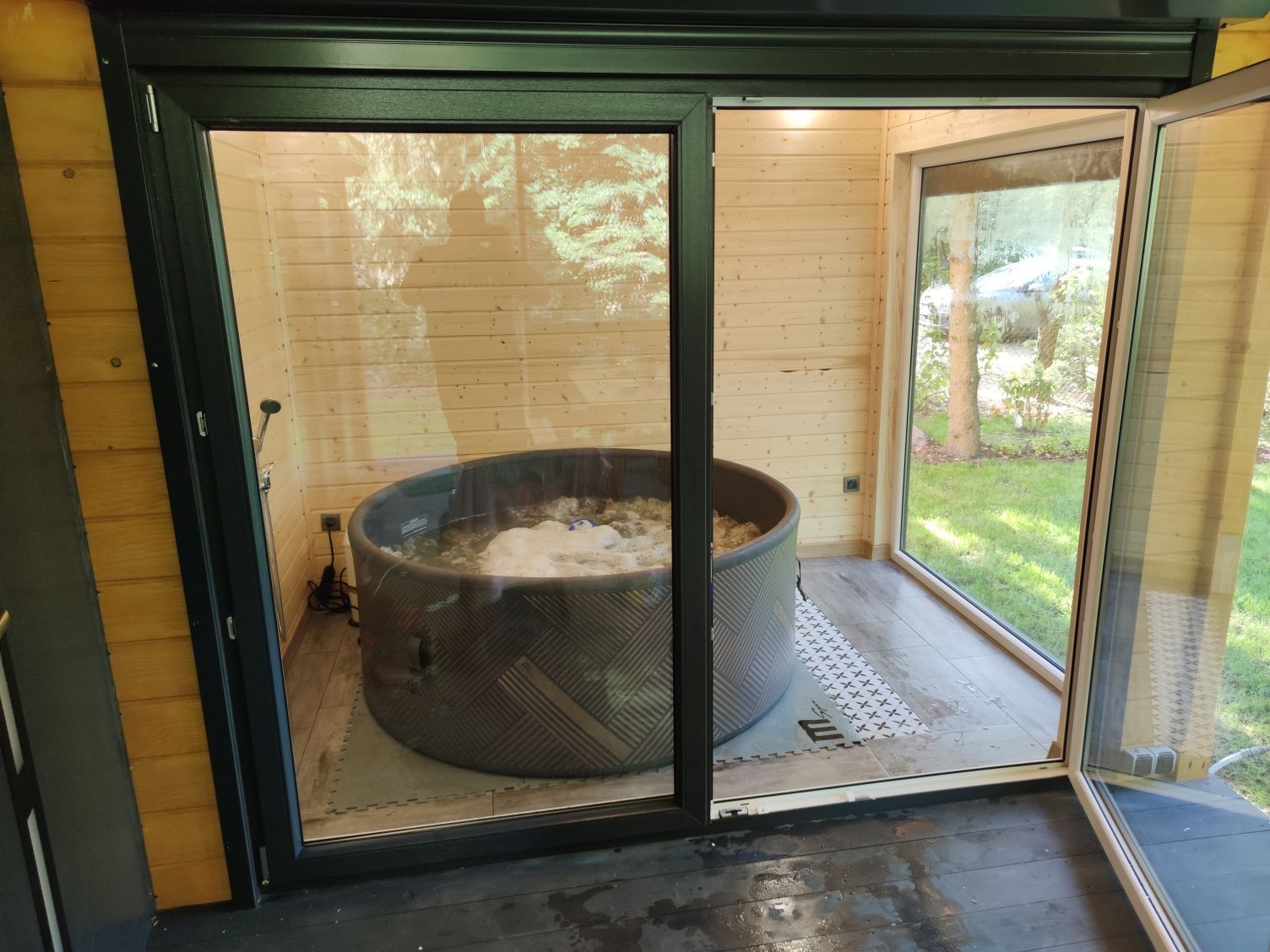 Nowy Dom nad jeziorem z linią brzegowa Wakacje 2025, sauna,jacuzzi,