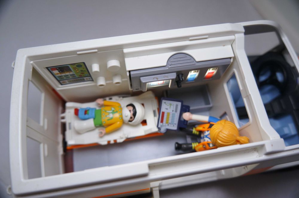 Playmobil 932 Pogotowie Karetka Ambulans NOWY model Światło i Dźwięki