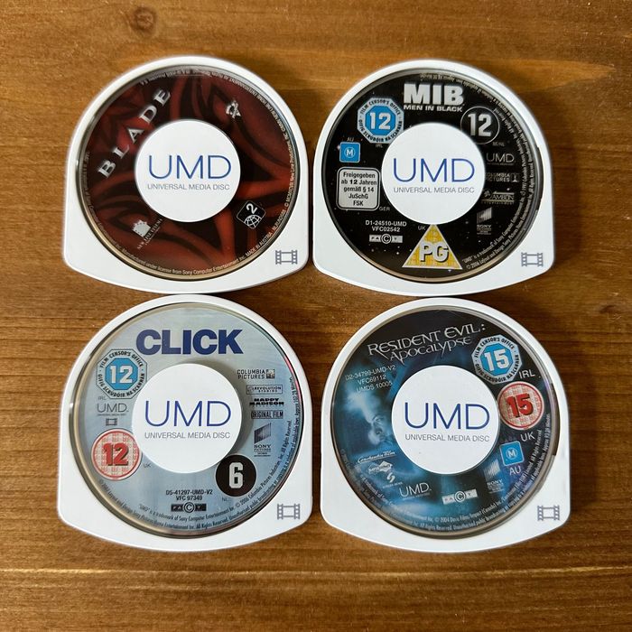 PlayStation Portable (PSP-2004) + jogos/filmes + acessórios