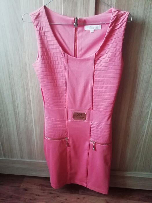 Śliczna łososiowa dopasowana sukienka rozmiar S polecam