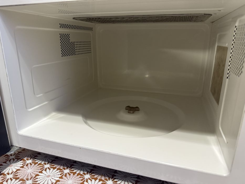 Мікрохвильова піч Candy