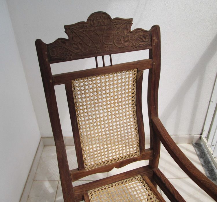 Antigo Cadeirão c/ Costas e Assento em Palhinha NECESSITA ACABAMENTO