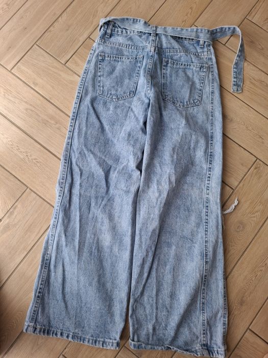 Jeansy  , szerokie z dziurami 152