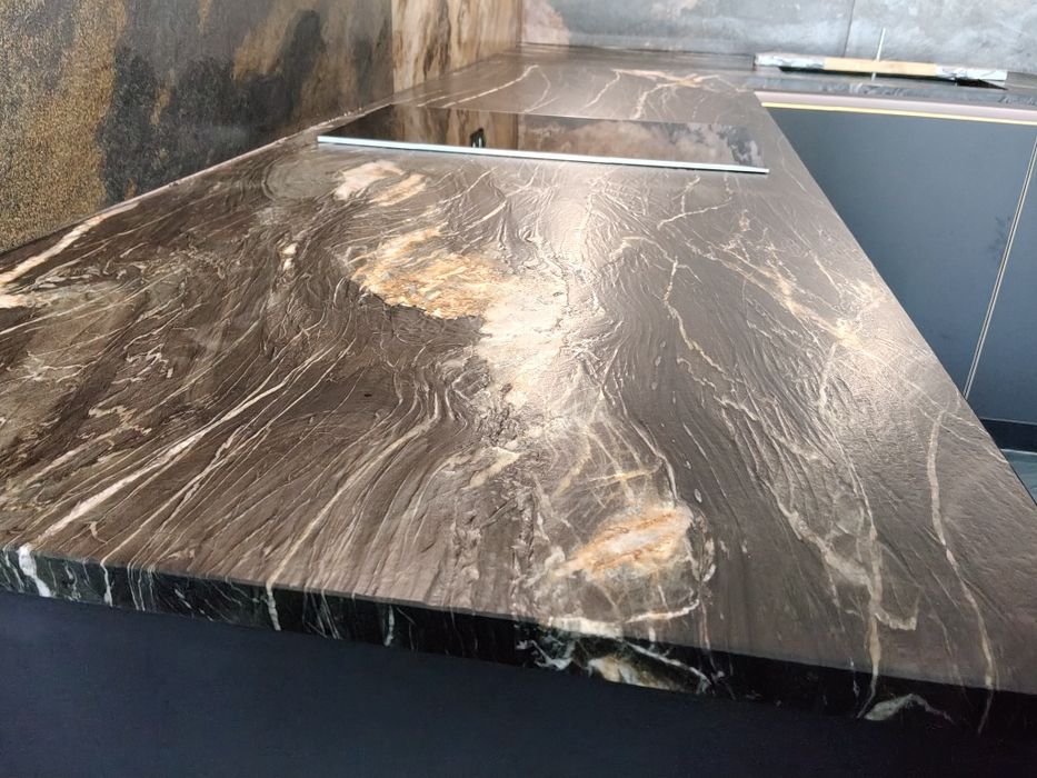 Blaty kuchenne, schody, oraz kominki z granitu, konglomeratu , spieku