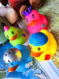 Nowy komplet czterech Kaczuszek do kąpieli - zabawki do wody