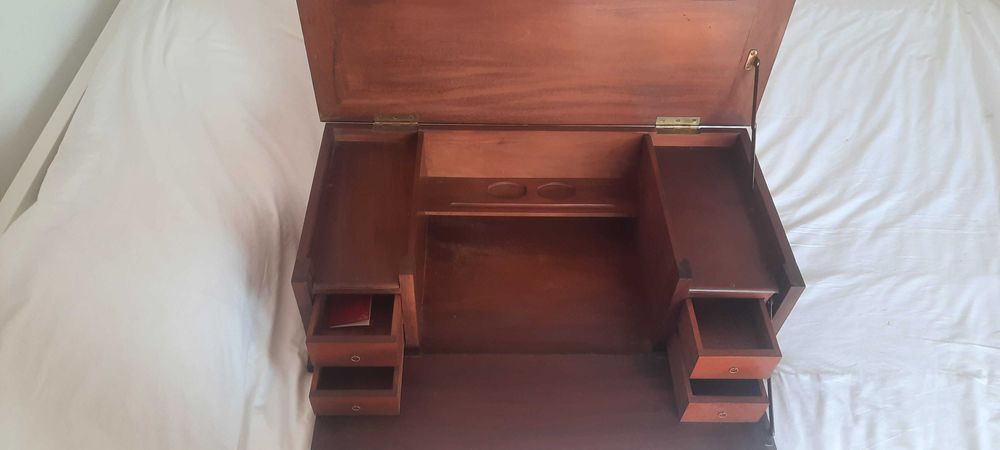 Caixa escritório em madeira de vinhático