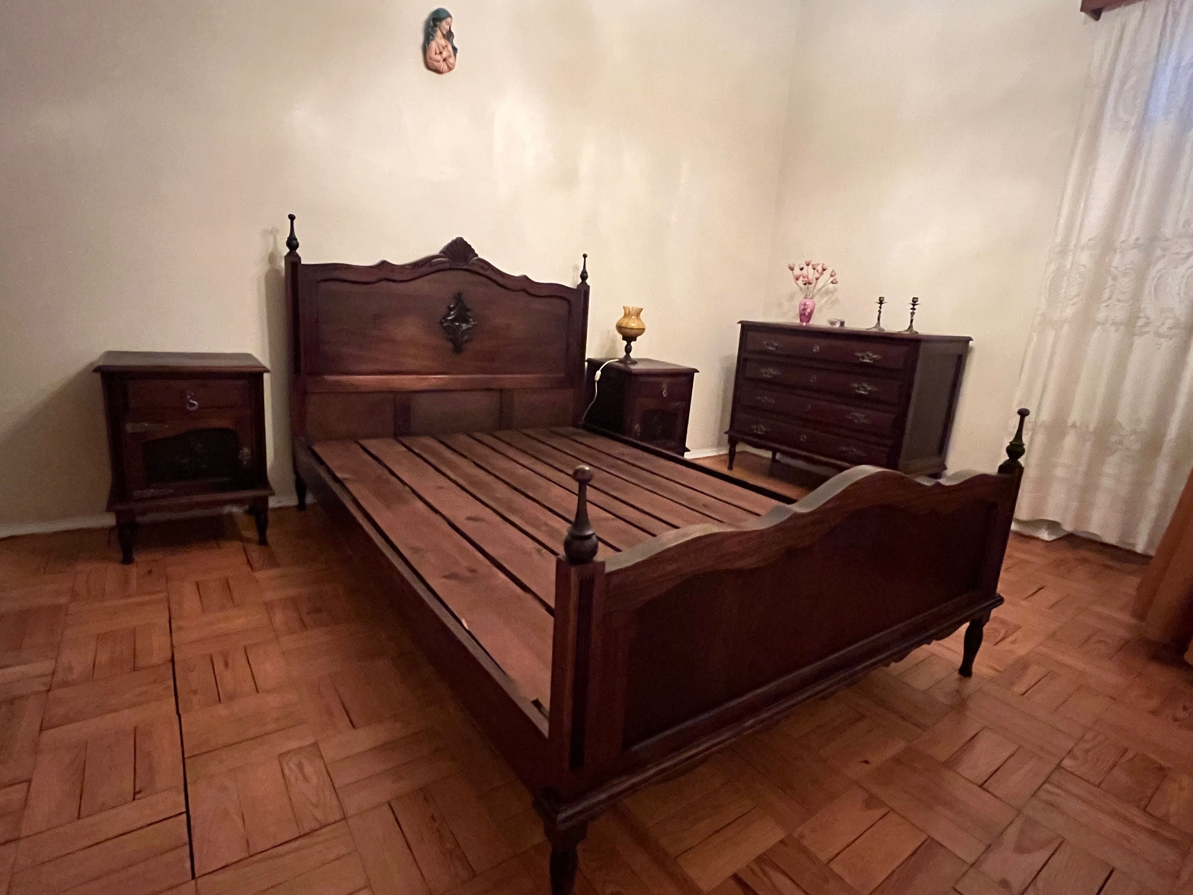 Quarto de casal -mobília antiga