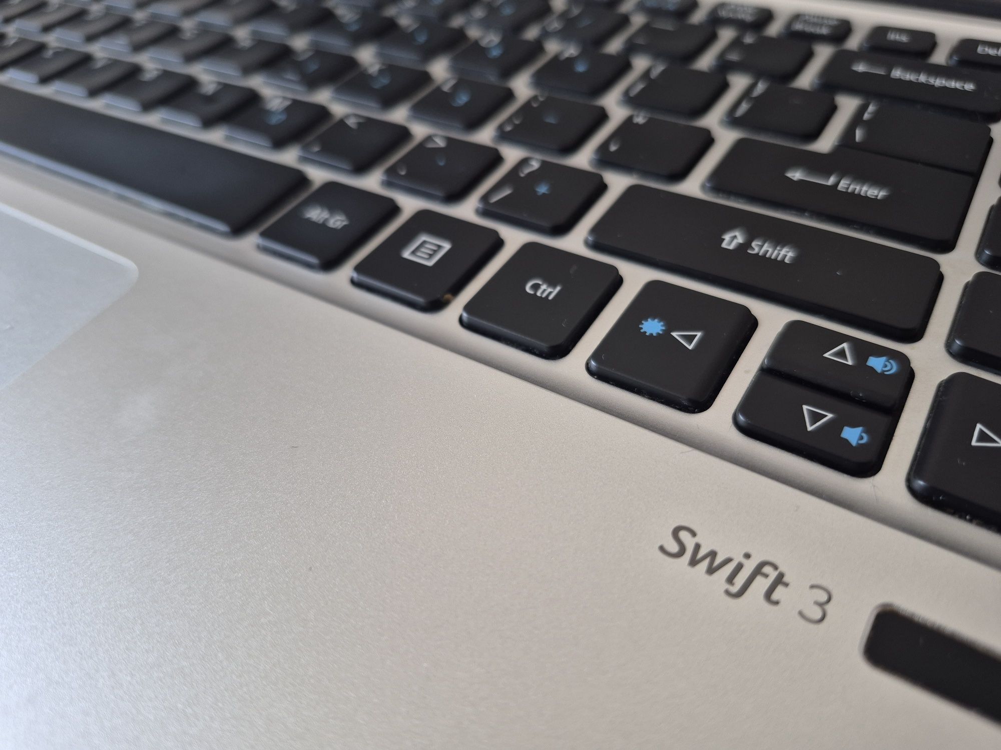 Laptop Acer Swift 3 4gb ram, intel i3 6100U