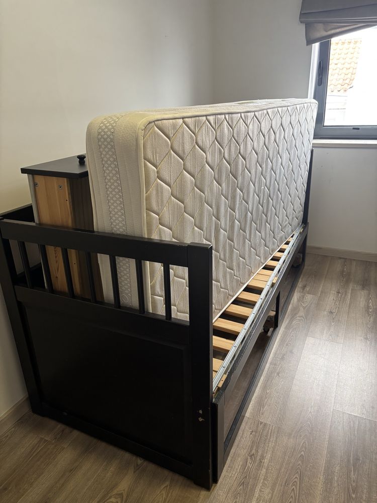 Cama e colchao de solteiro