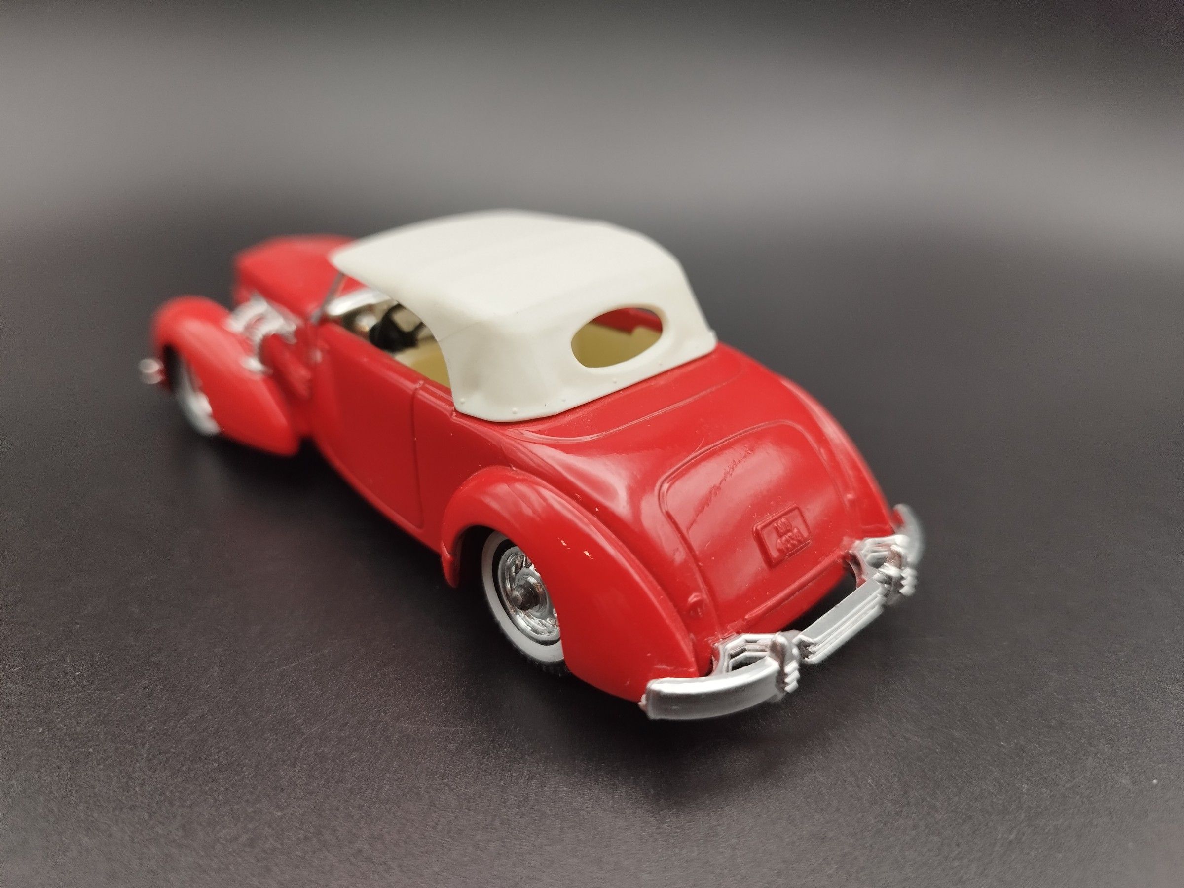 Matchbox MODELS of Yesteryear NRFB Y-18 A 1937 Cord 812 model no box