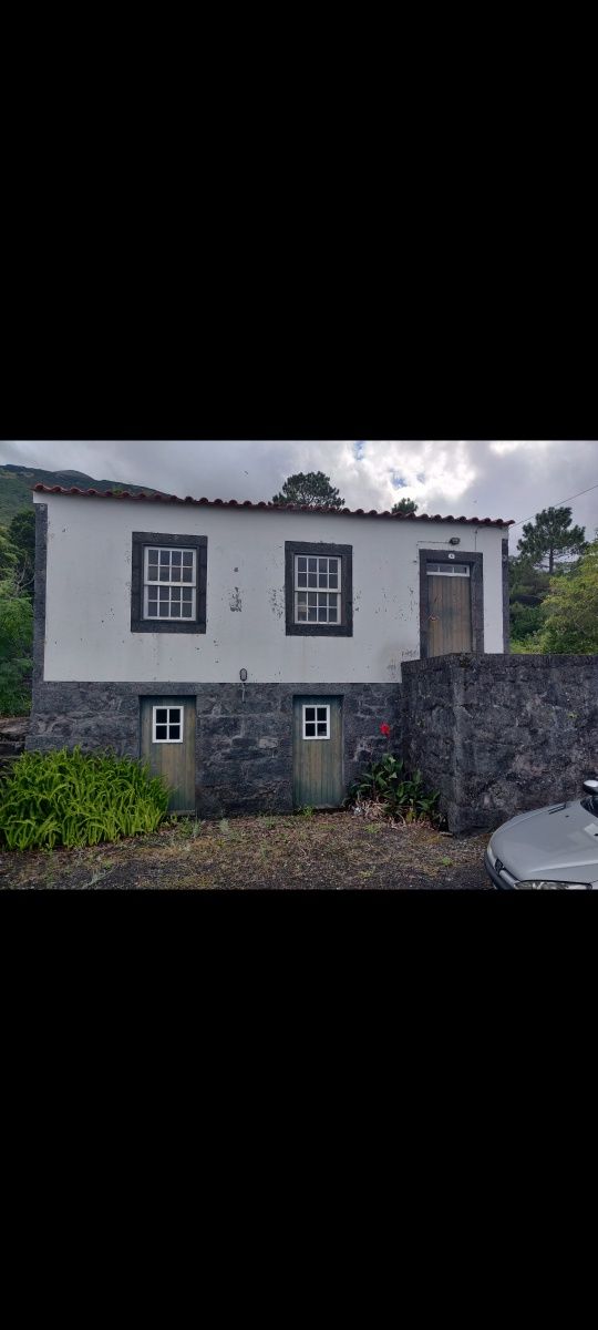 Terreno com 2 casas ilha do Pico
