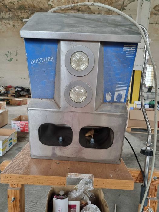 Dozownik środka dezynfekującego do rąk - używany w rolnictwie