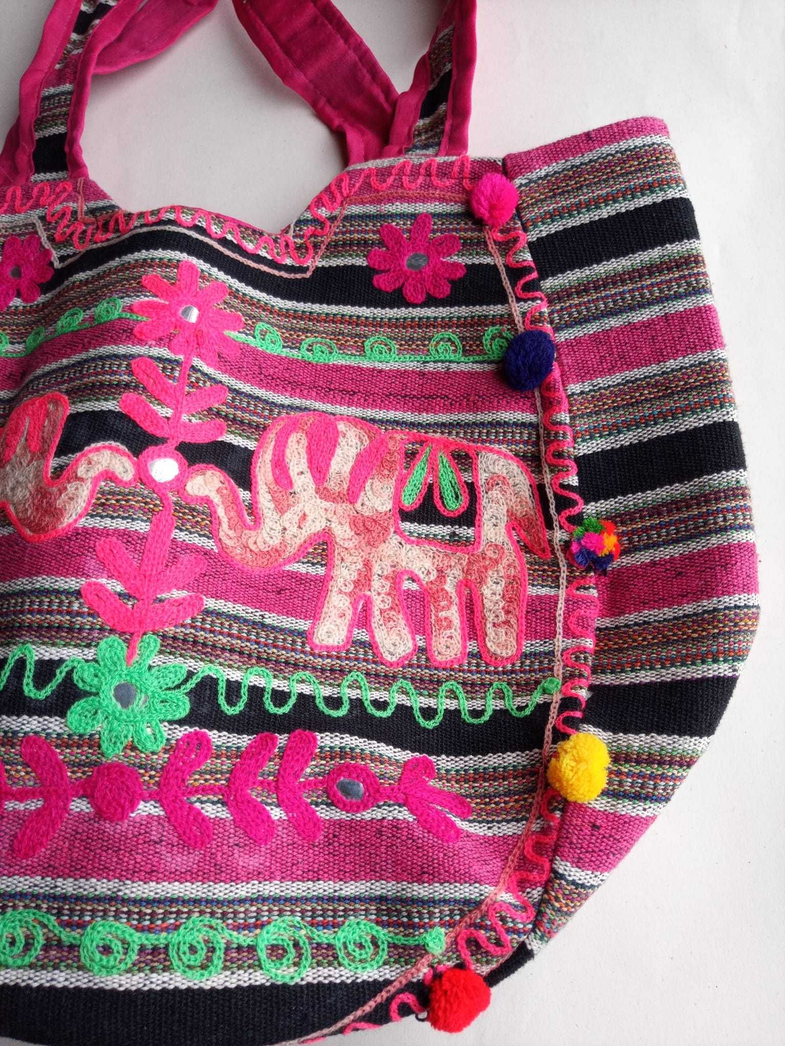 Bolsa étnica bordada  à mão com espelhos NOVA