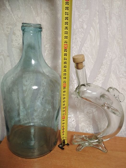 Стеклянная бутылка дельфин.