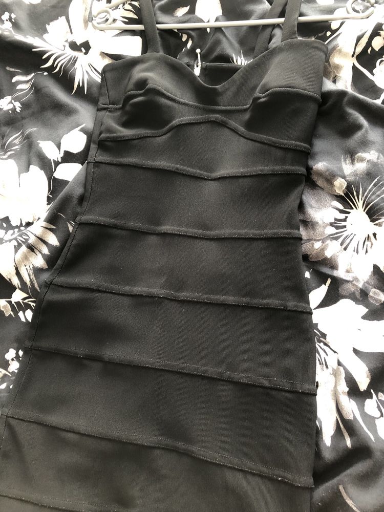 Czarna sukienka mini XS