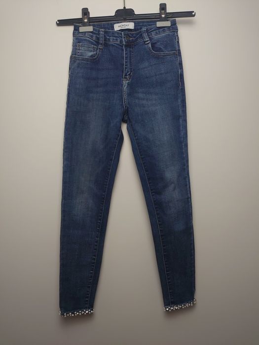 Bawełniane spodnie dżinsowe ze zdobieniem na łydce Monday