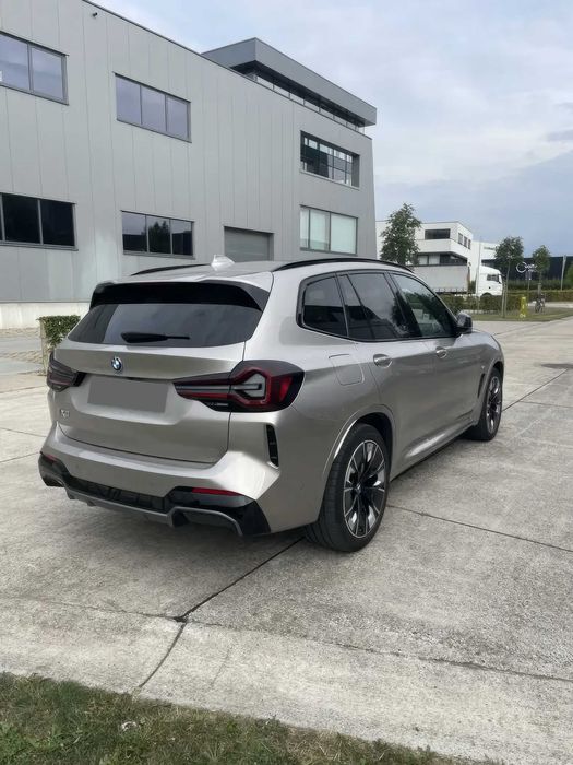 BMW iX3      2023