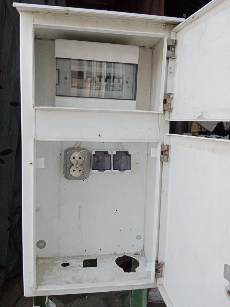 Skrzynka elektryczna budowlana