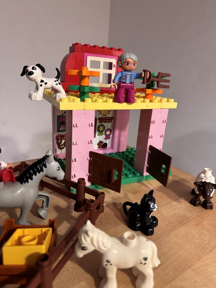 Stadnina konna, konie, kot, owca, klocki lego duplo