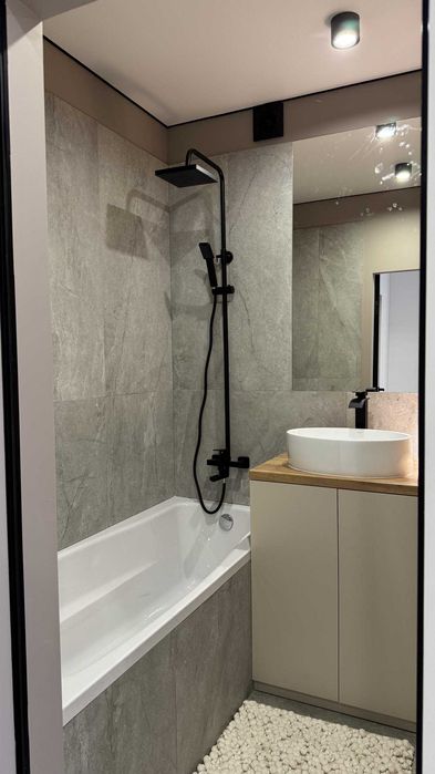 БЕЗ КОМІСІЇ! однокімнатна ВЕЛИКА квартира біля НАБЕРЕЖНОЇ