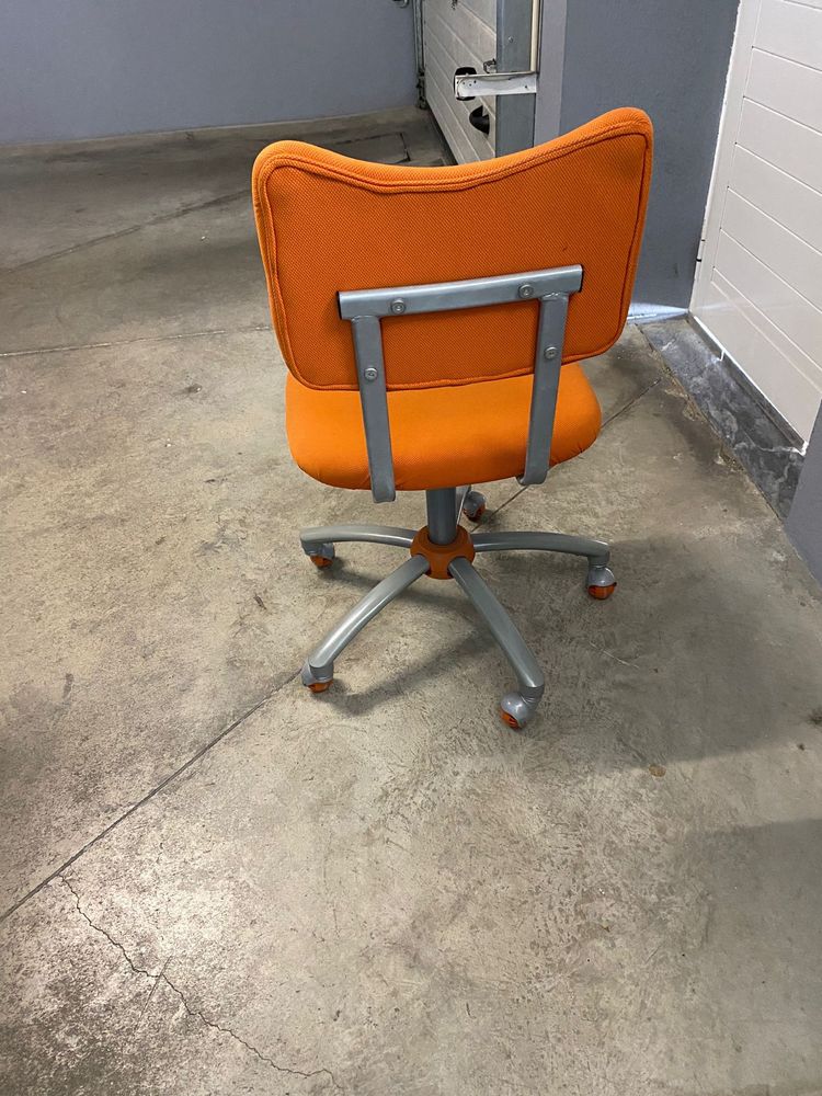 Cadeira de escritório laranja