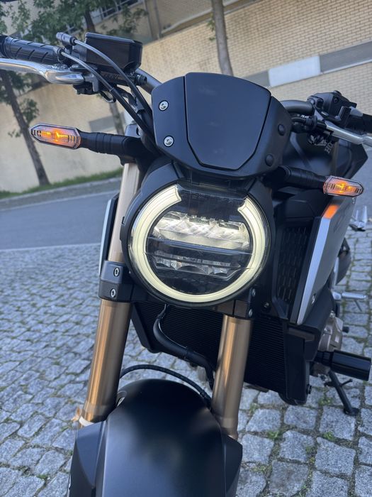 Honda CB650r preta