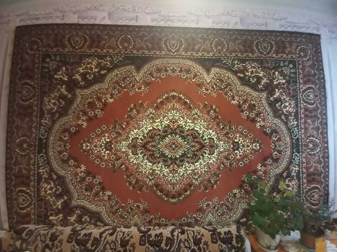 Килим 2.4м × 3.2 м.