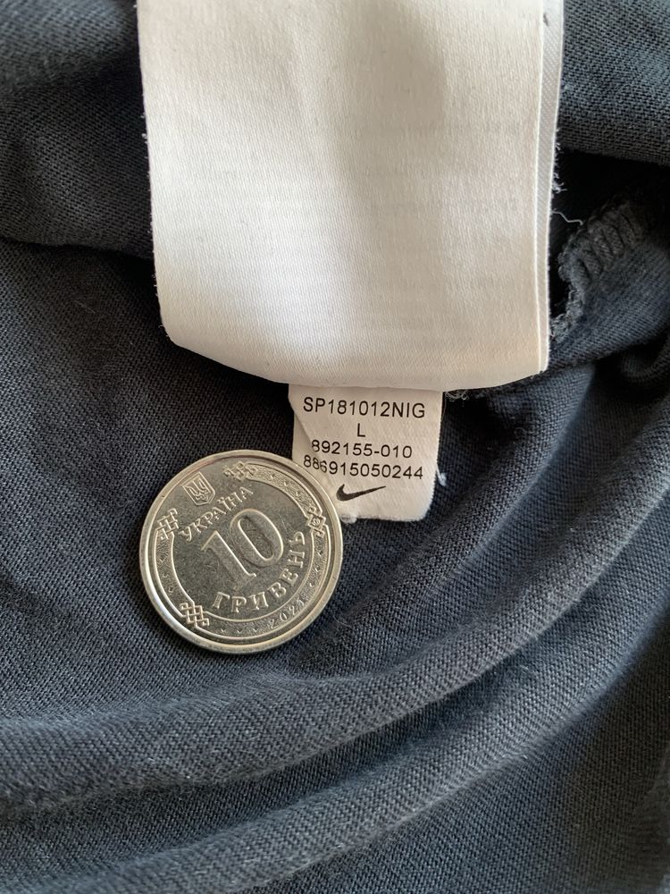 продам футболку Nike