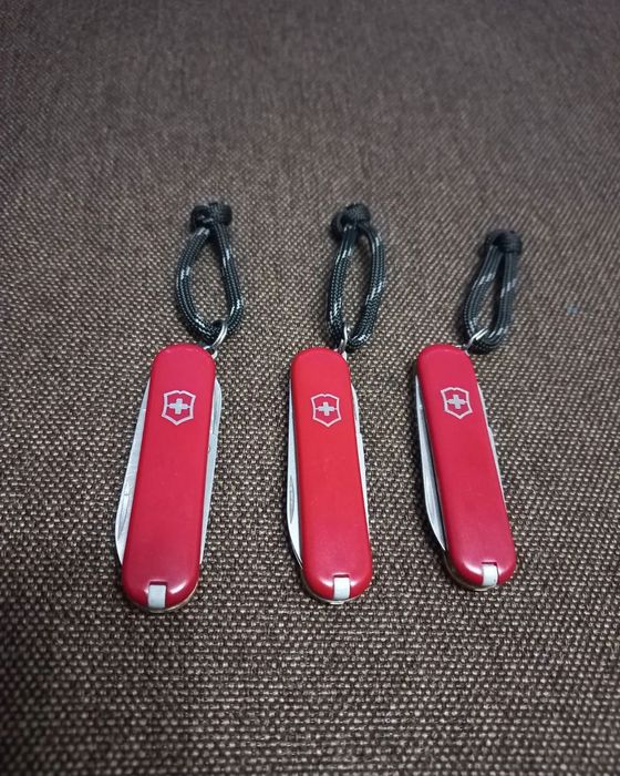 Швейцарский нож-брелок Victorinox Classic SD 0.6223