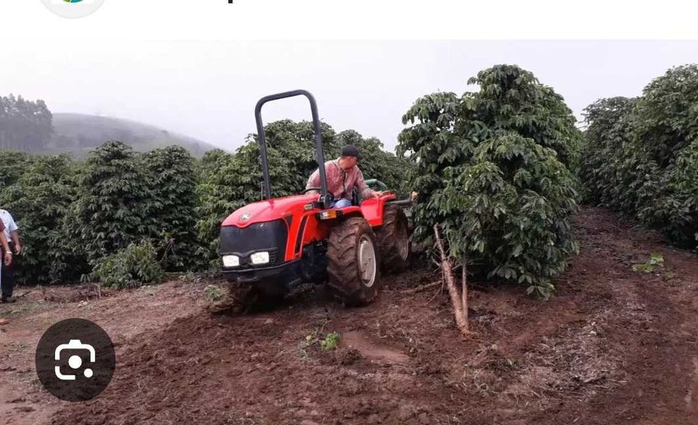Faço servicos de trator com  reboque e pa carregadora