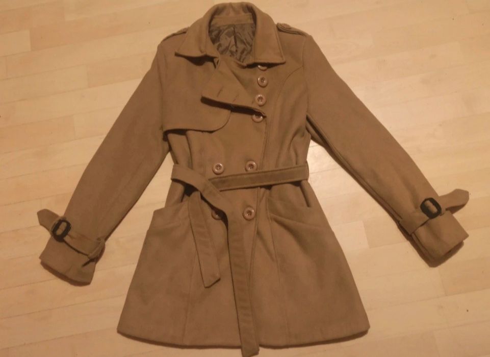 Elegancki brązowy płaszcz S