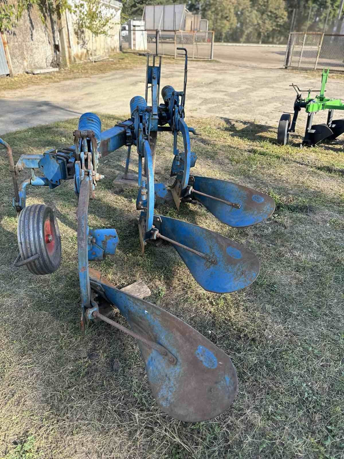 Продам плуг FISKARS