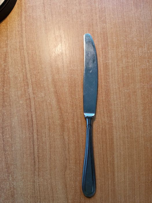 Sztućce  (nóż + widelec) 4 zestawy po 12 szt