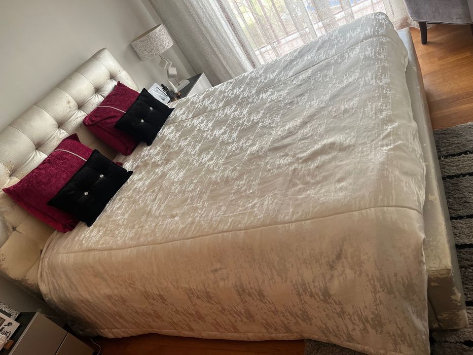 Edredon e 4 almofadas