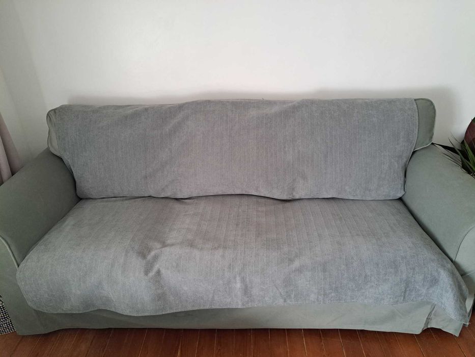 Proteção em tecido aveludado para sofá de 3 lugares