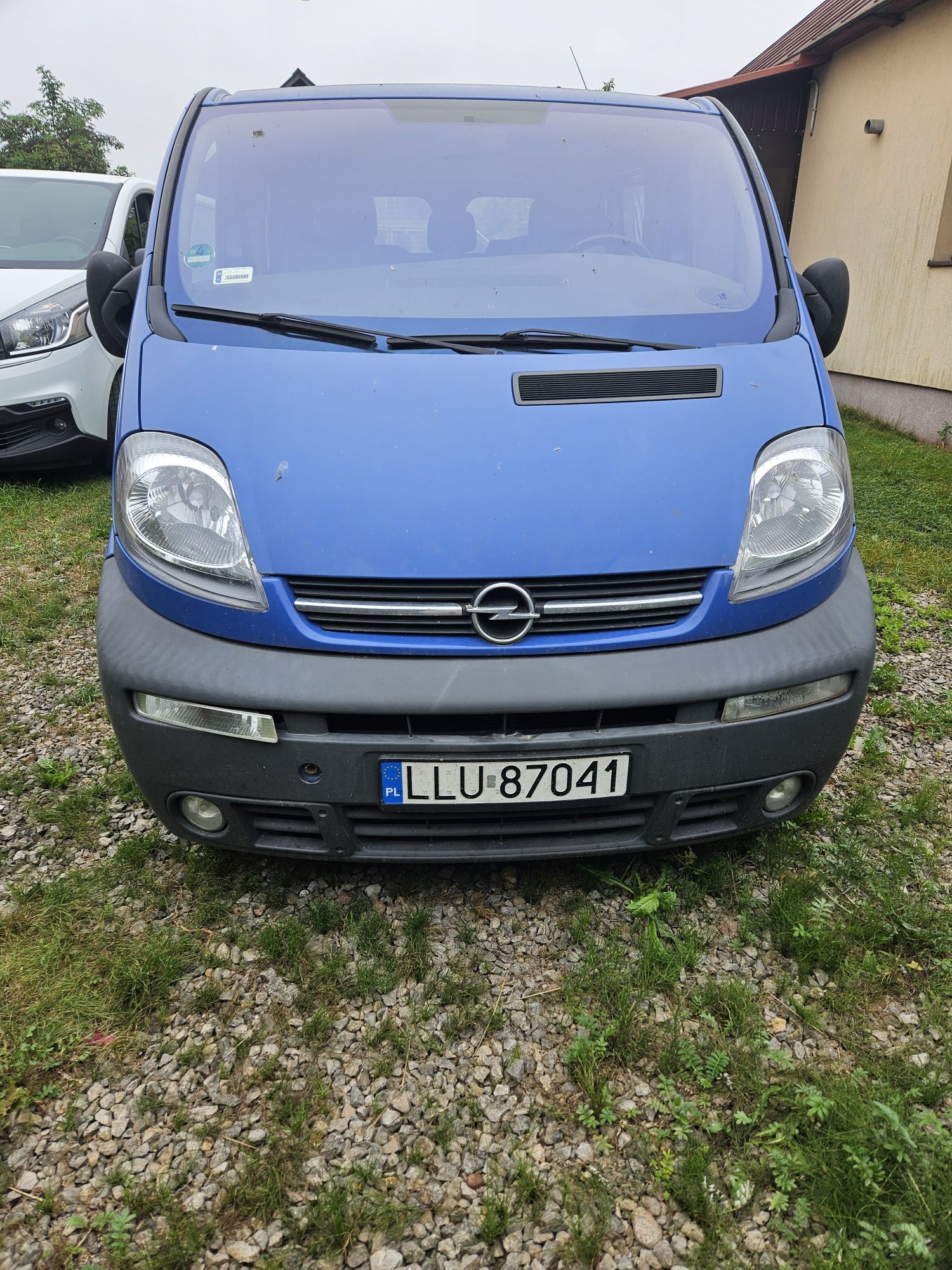 Opel vivaro 2.5cdti 5 osób L1 H1