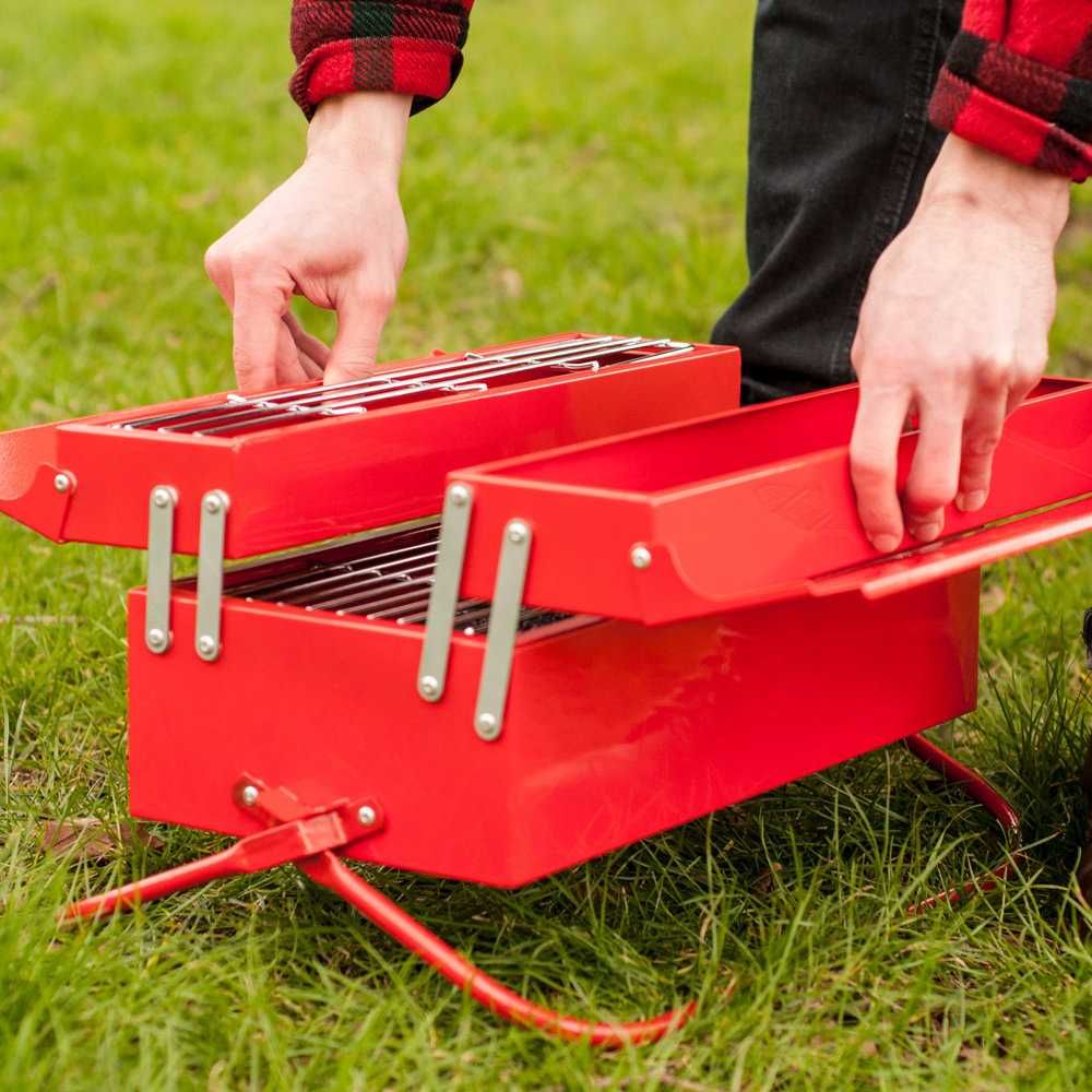 Grill węglowy. Kompaktowy grill BBQ Toolbox