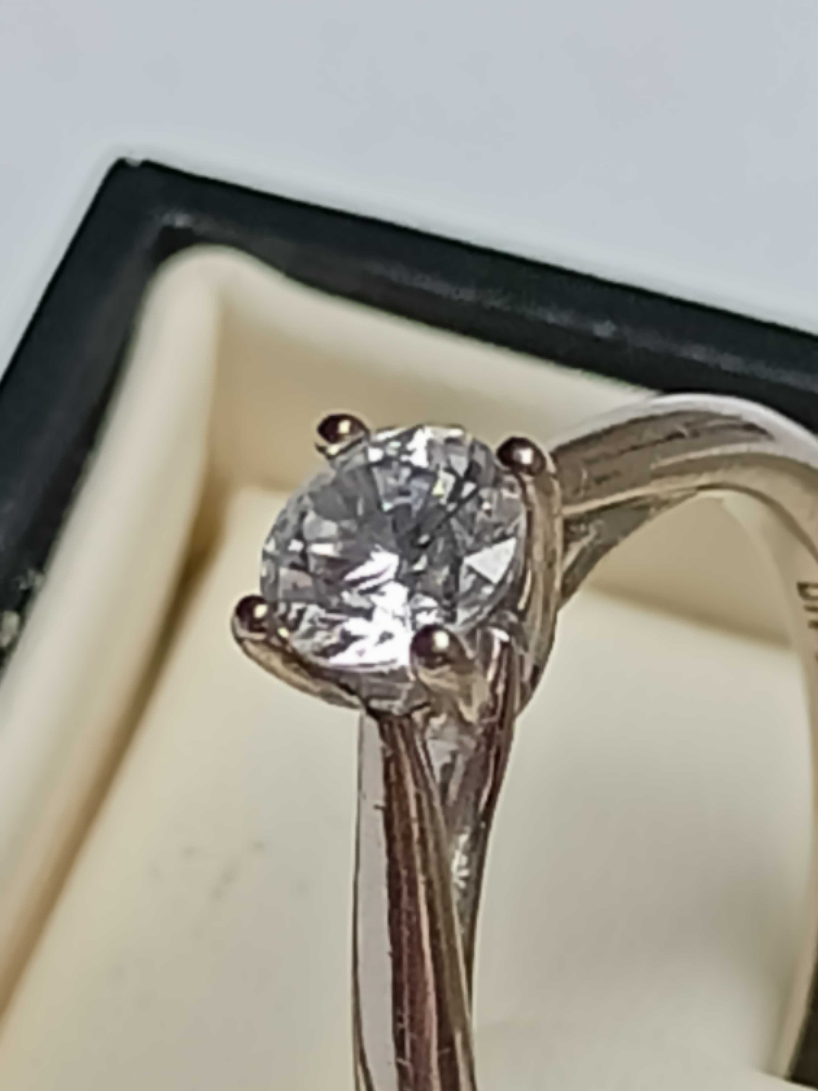 Złoty pierścionek 585 z brylantem 1,03ct (certyfikat)