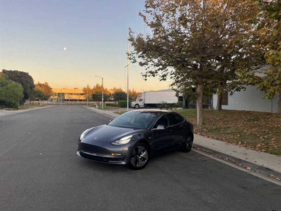 Tesla Model 3 Mid Range      2018