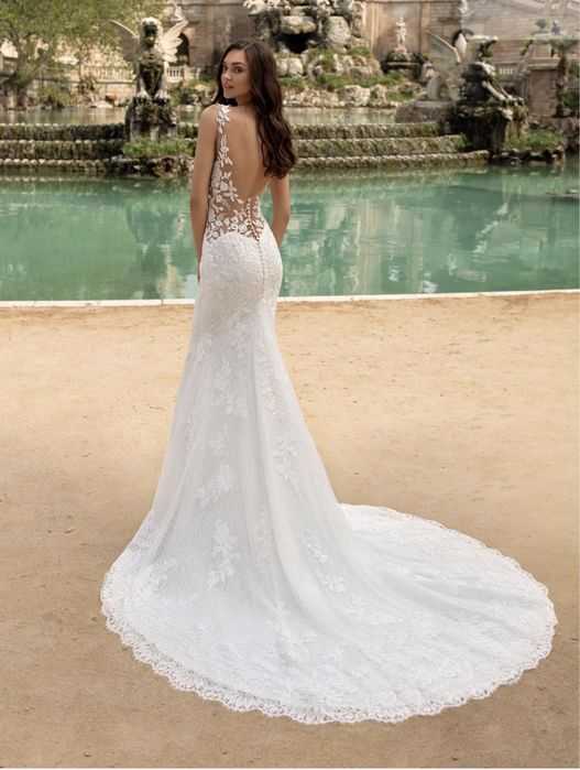 Сукня весільна шлейф мереживо айворі