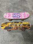 Dois mini skates
